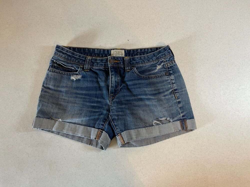 Aeropostale Distressed Denim Middy Shorts Size 7/8 Reg